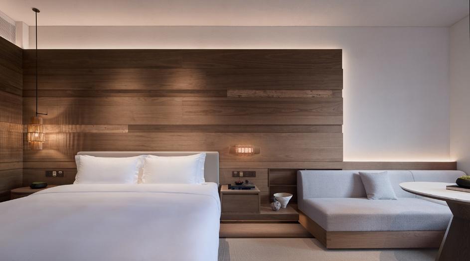 A bed and a couch in a hotel room AI-generated content may be incorrect.